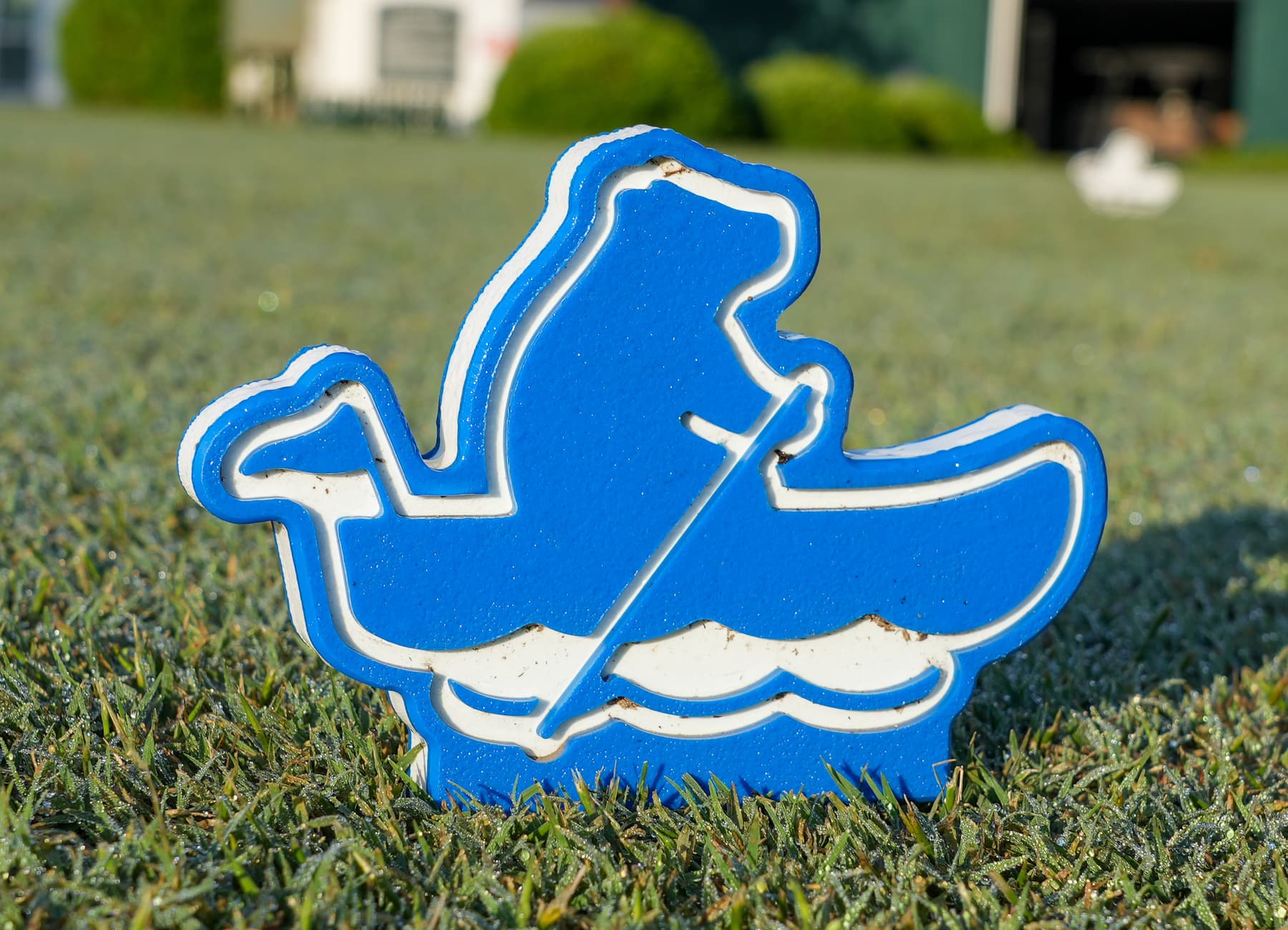 A club tee marker carrying the bear-and-canoe mark